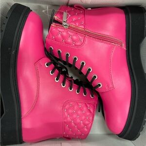 Brand new in box. I have both size 5 and 6 girls.